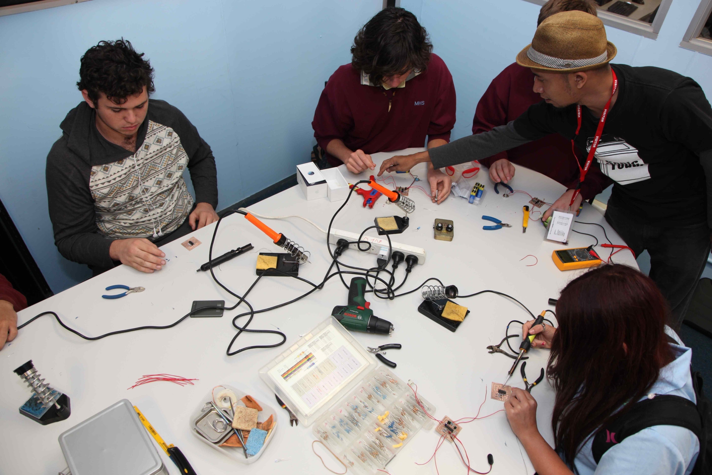 Kempsey Residency workshop with Melville High School – Yenny Huber/dLux Media Arts Between science, art and social design there is community