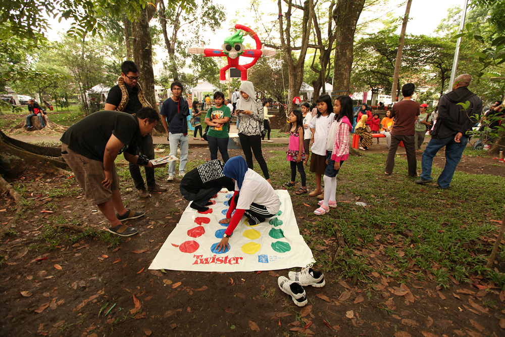 Activating a public park as a playground, during Helarfest 2012- Galih Sedayu for BCCF 2012 Design action