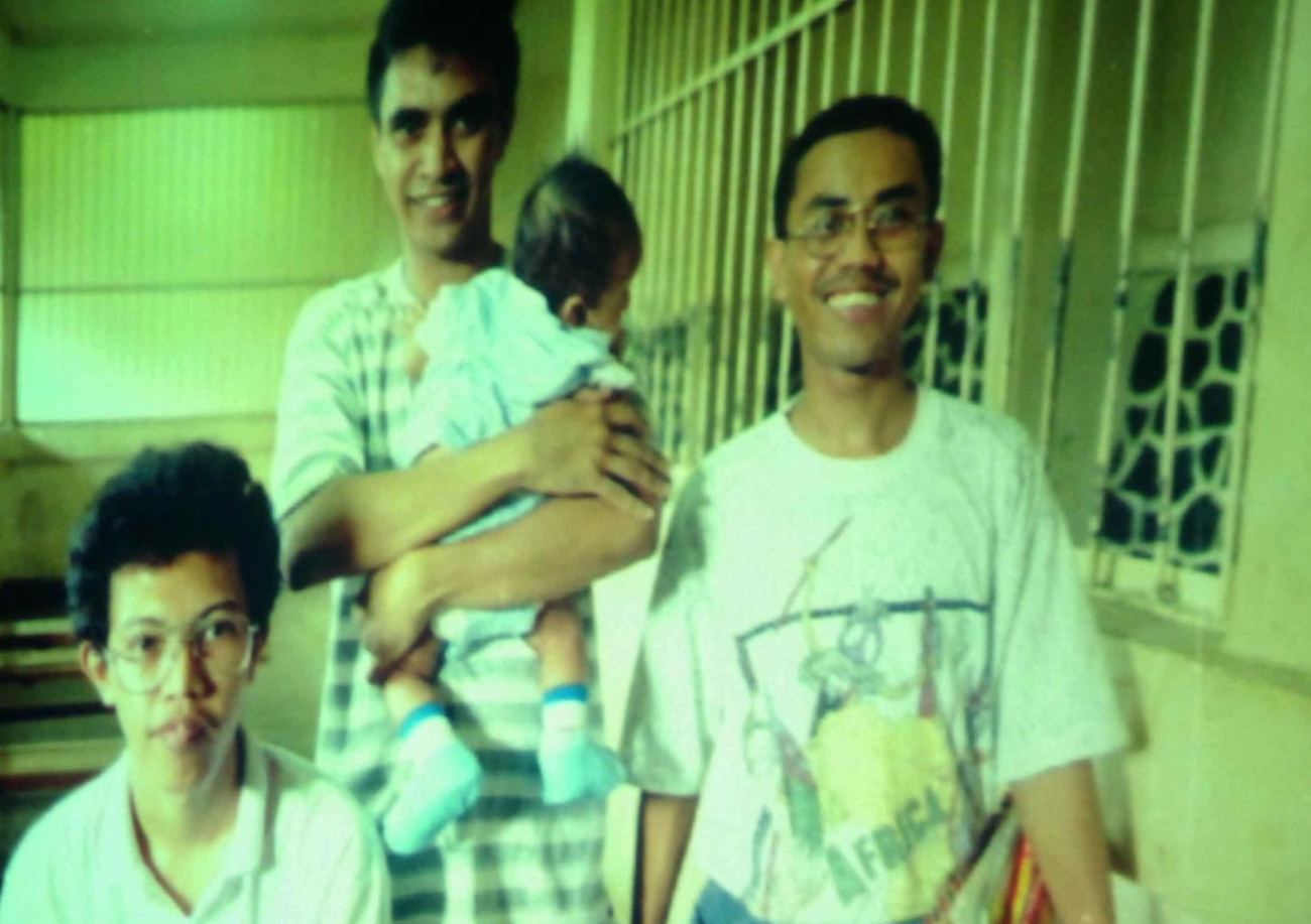 Ahmad Taufik (holding his first son) and Eko Maryadi in Salemba Prison, 1995 - Anonymous On the struggle for press freedom