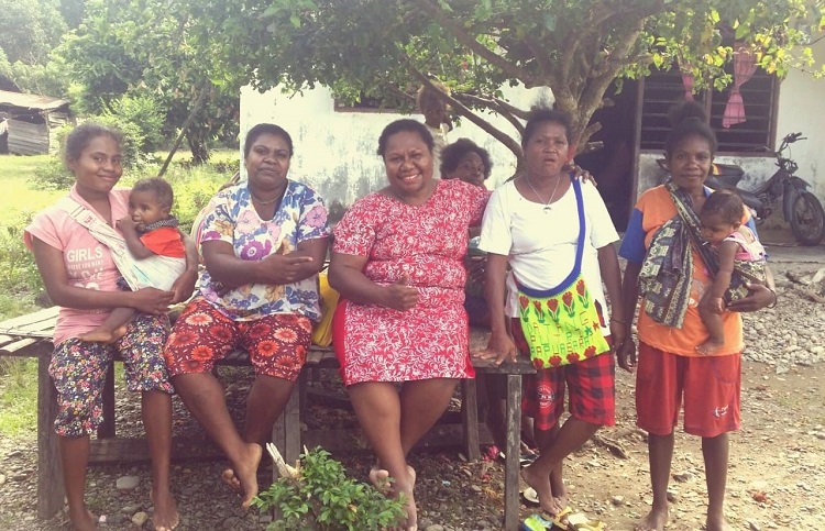 Mothers and babies in rural West Papua / Els Rieke Katmo