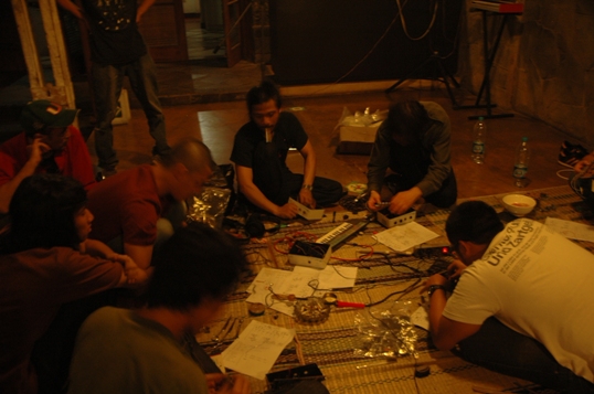 The 2010 Nu-Substance festival included a synthesiser workshop - Common Room jurriens2